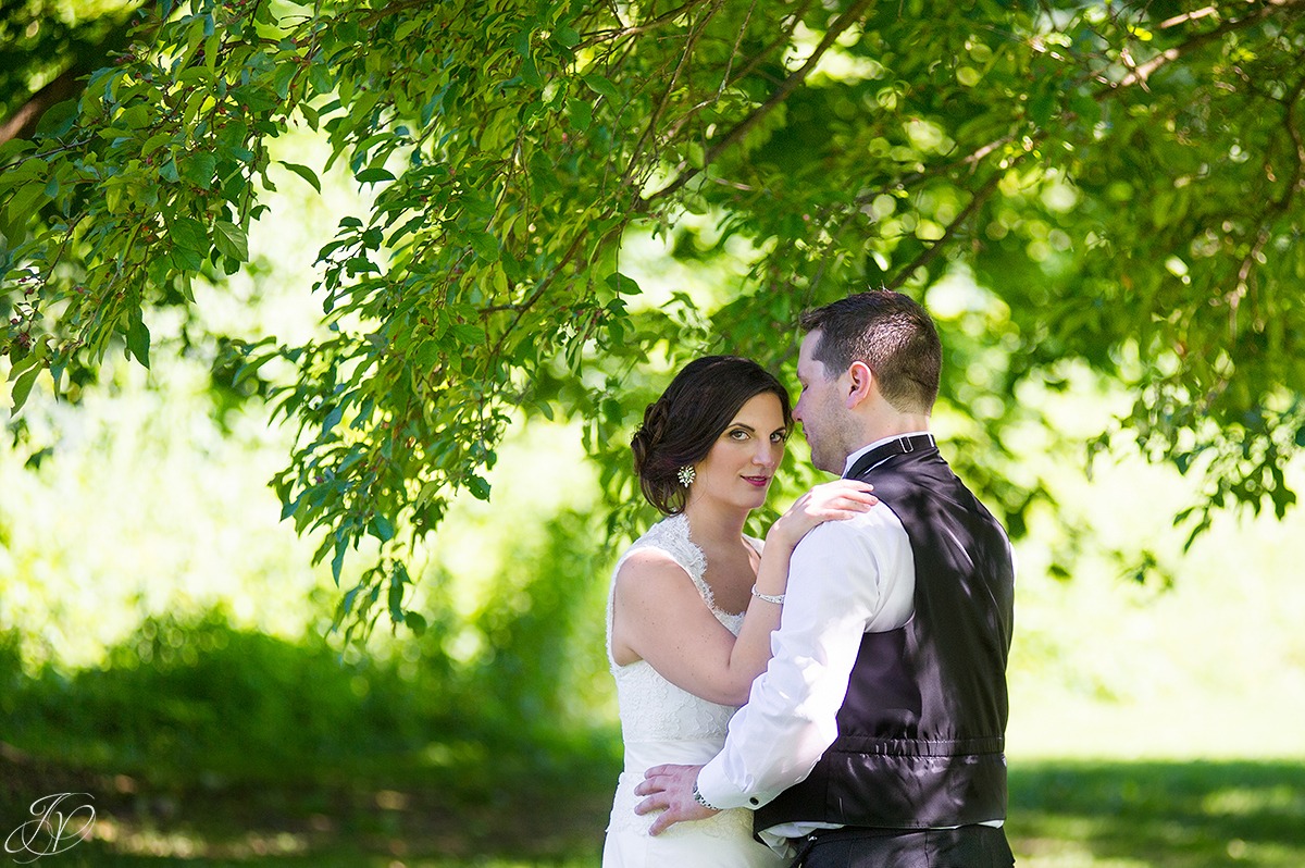 bride and groom in congress park saratoga springs