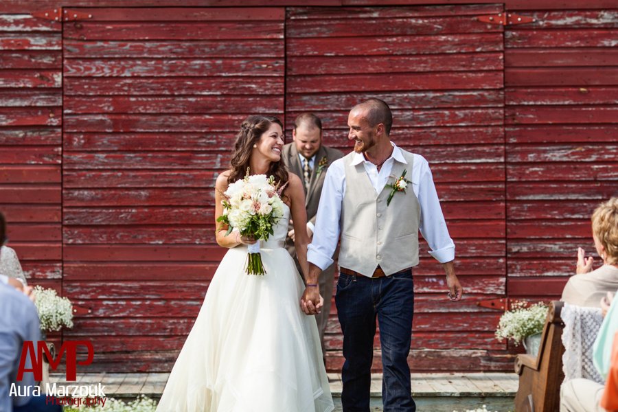 Rustic DIY barn wedding by Seagrove wedding photographer. © Aura Marzouk Photography