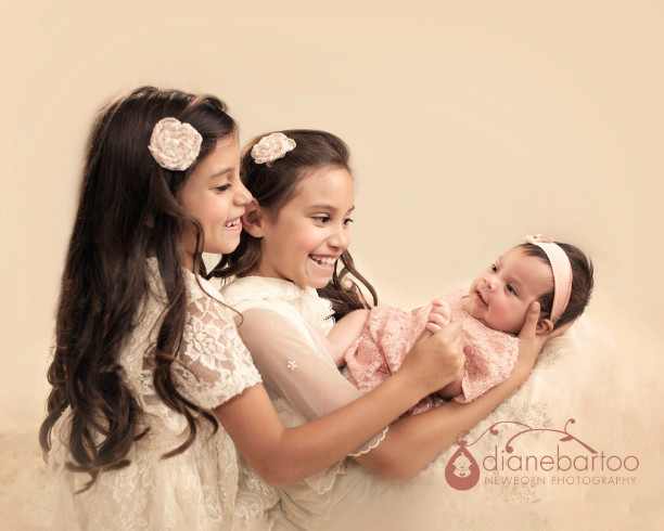 newborn photo with sibling