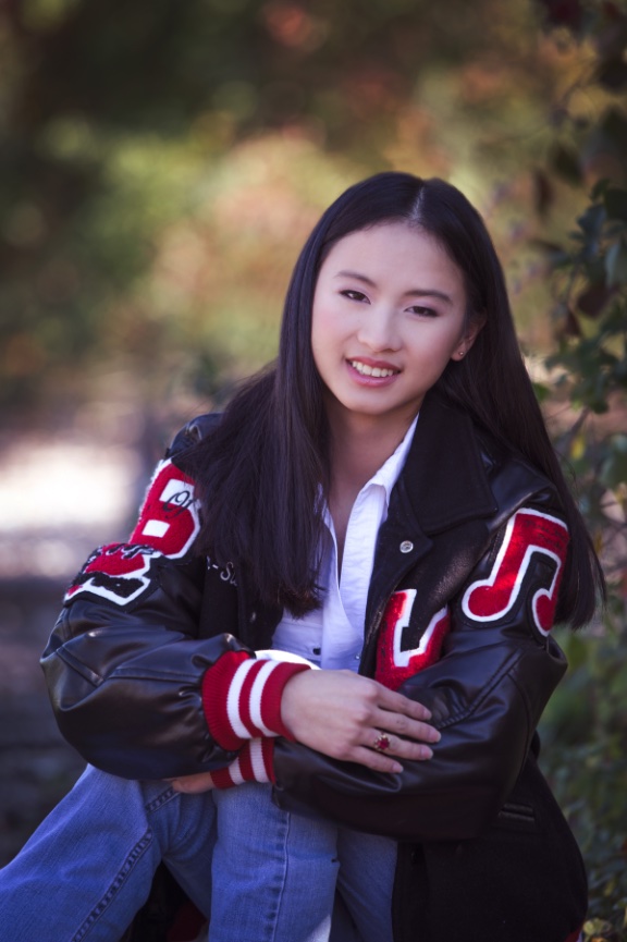 high-school-girl-senior-photos-houston-letterman-feild-tall-grass-flowers