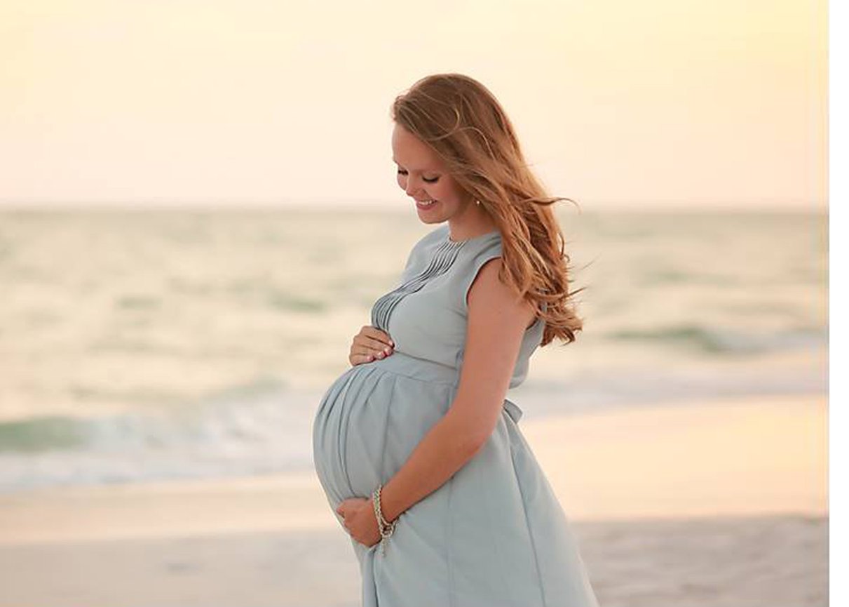 BOOK A MATERNITY SESSION