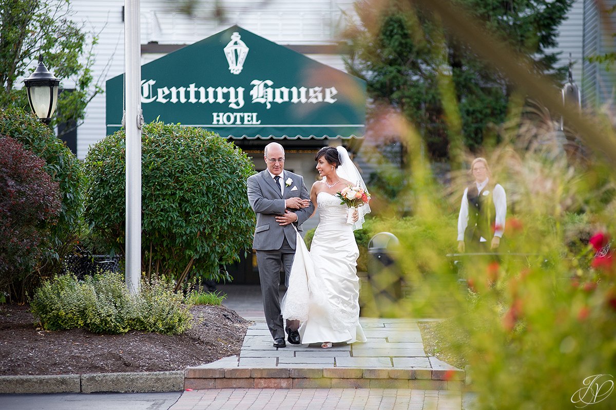 beautiful father daughter photo during ceremony
