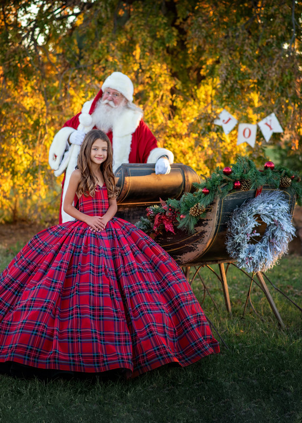 Santa and Vintage Sleigh Photos Done!