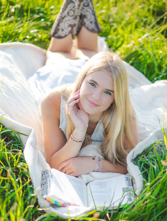 Madelyn: Senior Portrait Session