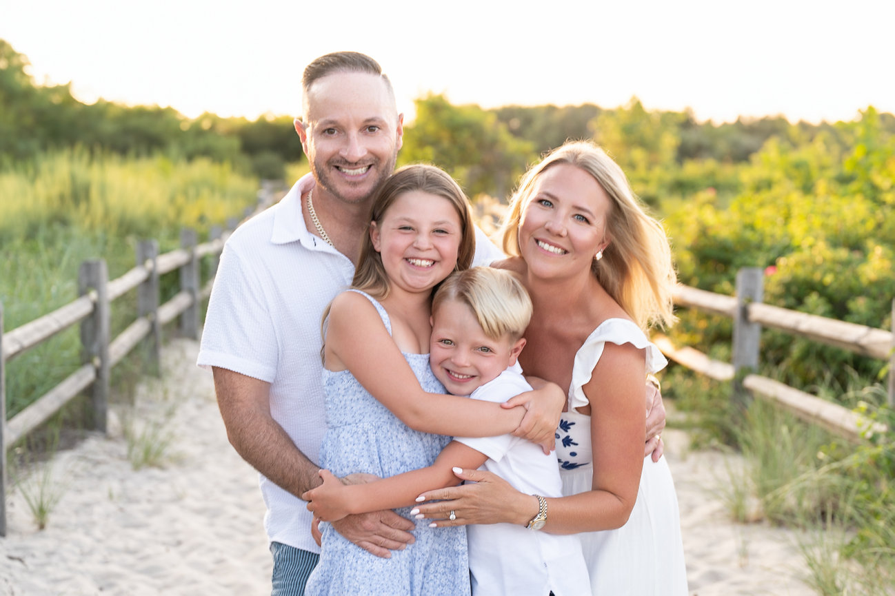 Beach Mini Sessions vs. Full Beach Sessions: Which Experience Is Right for Your Family?