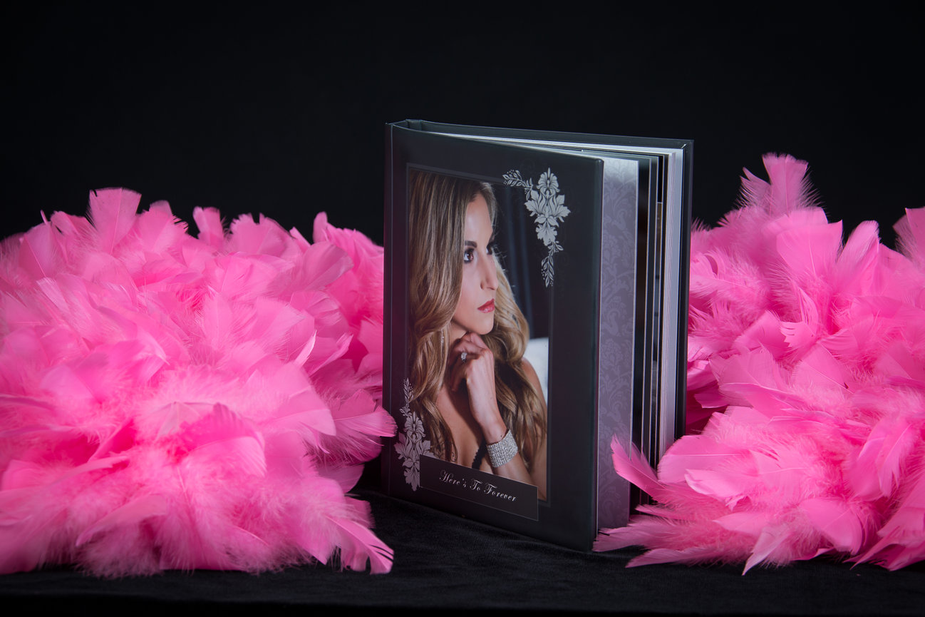 🎁 When You’re Not Sure What Size… Get Her a Boudoir Session! 💋