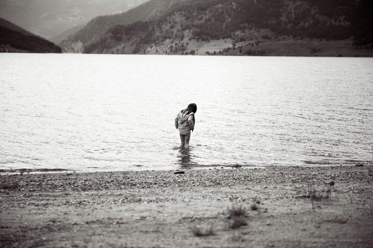 Children Portraits - Camping in Colorado - girls in lake