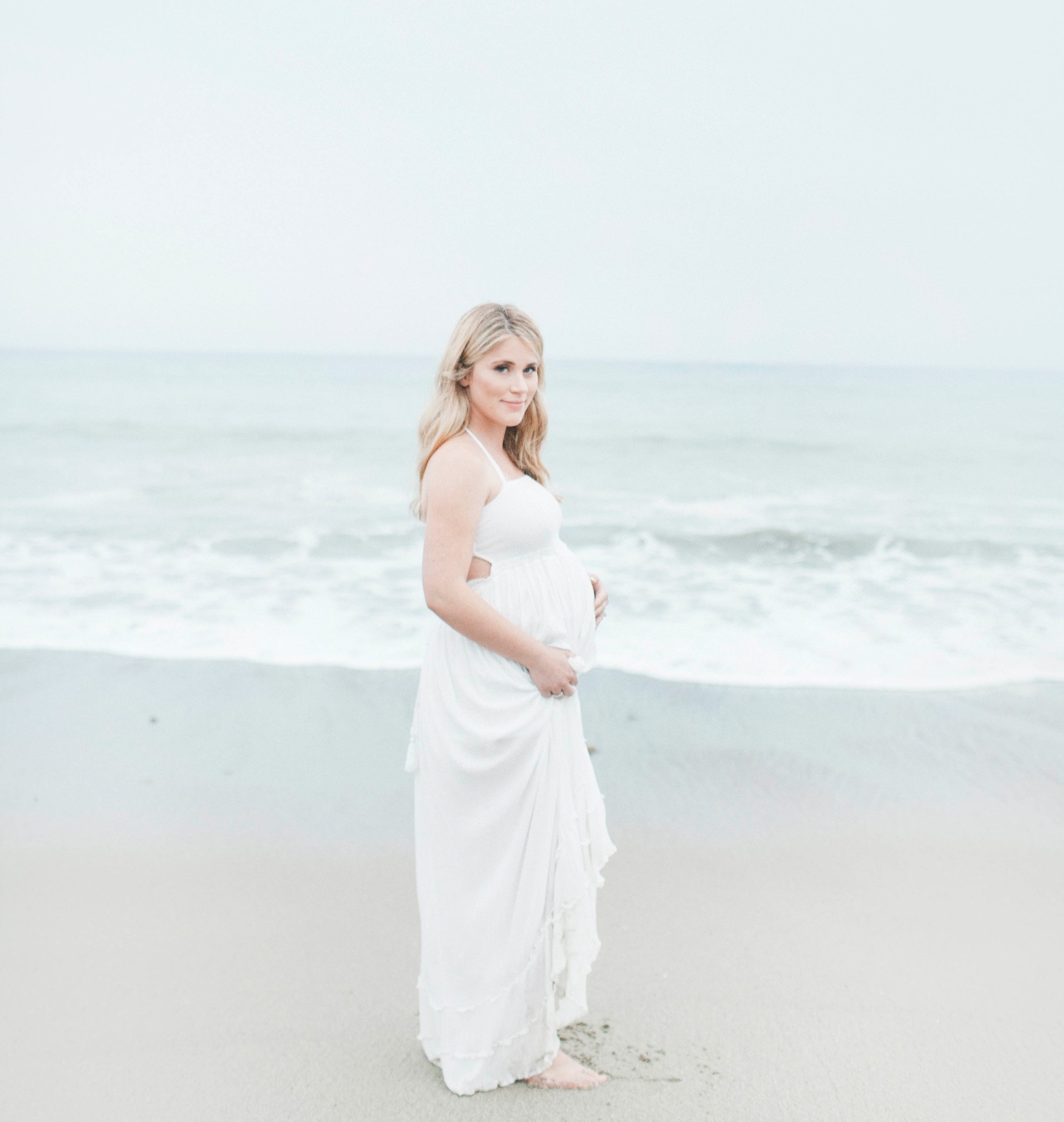 outdoor beach maternity photography in los angeles santa monica