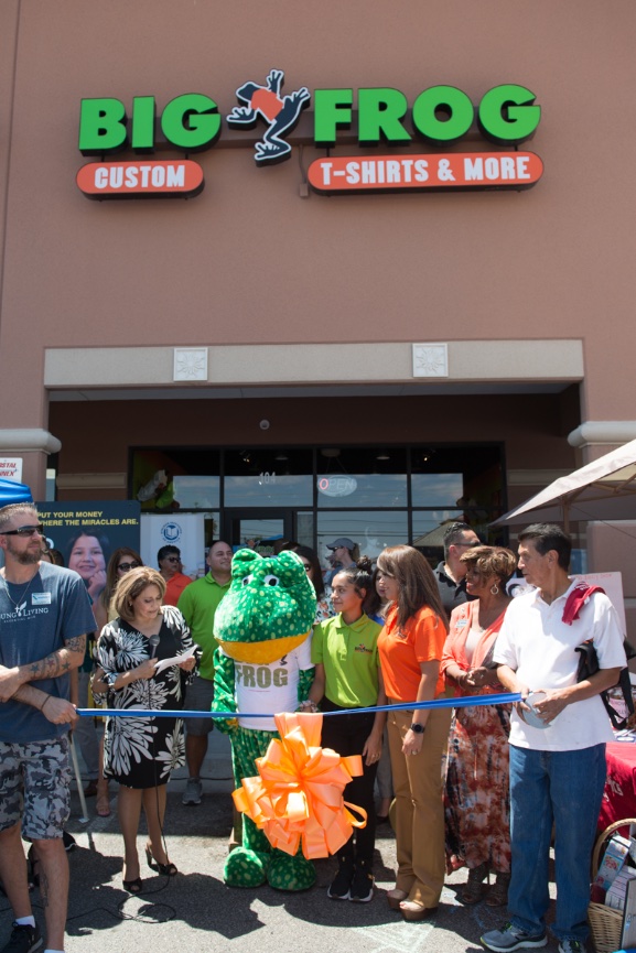 Big Frog Celebrating in a BIG WAY Treadwell Photography