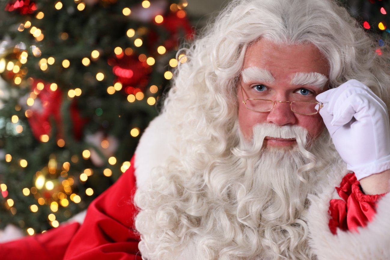 Take a Socially Distanced Photo with Santa at Somerset Collection