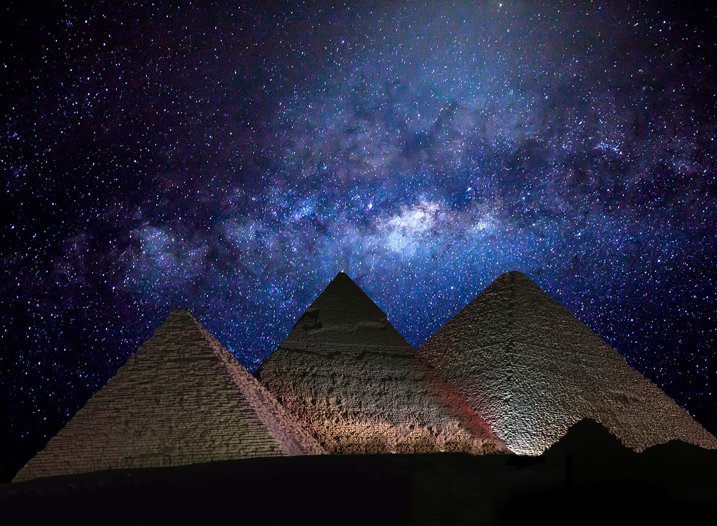 can i visit pyramids at night