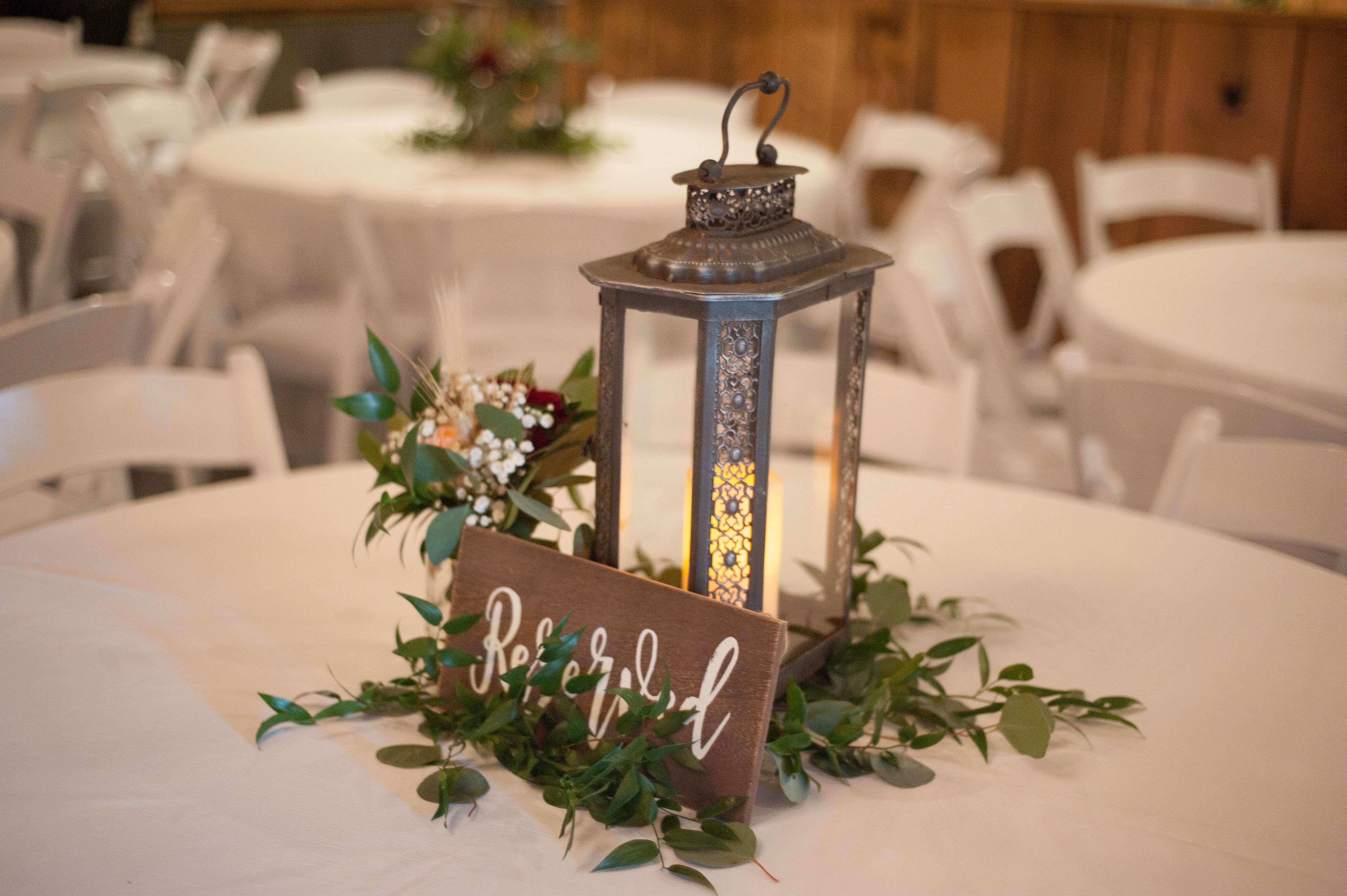 Wedding table flowers and decorations.