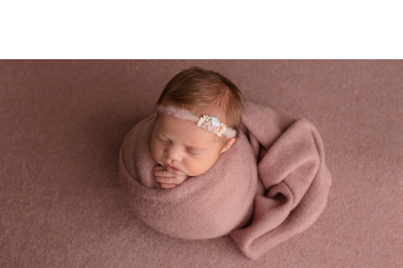 Oshkosh, WI Maternity, InHome Newborn, Baby, Senior, Family & Pet