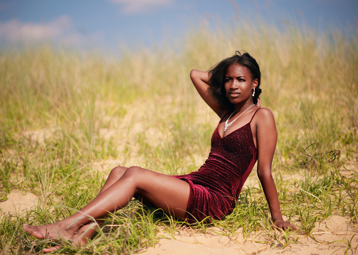 Senior portrait at Northshore Park Lake Woodlands by Swartz Portraits