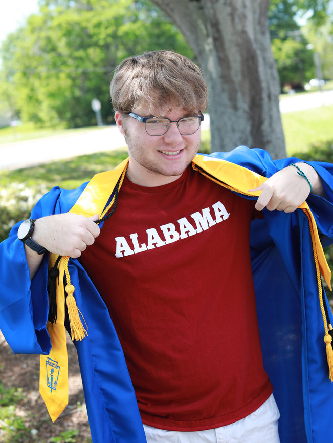 Greenville, South Carolina senior portraits designed to feel authentic, confident, and easy to share.