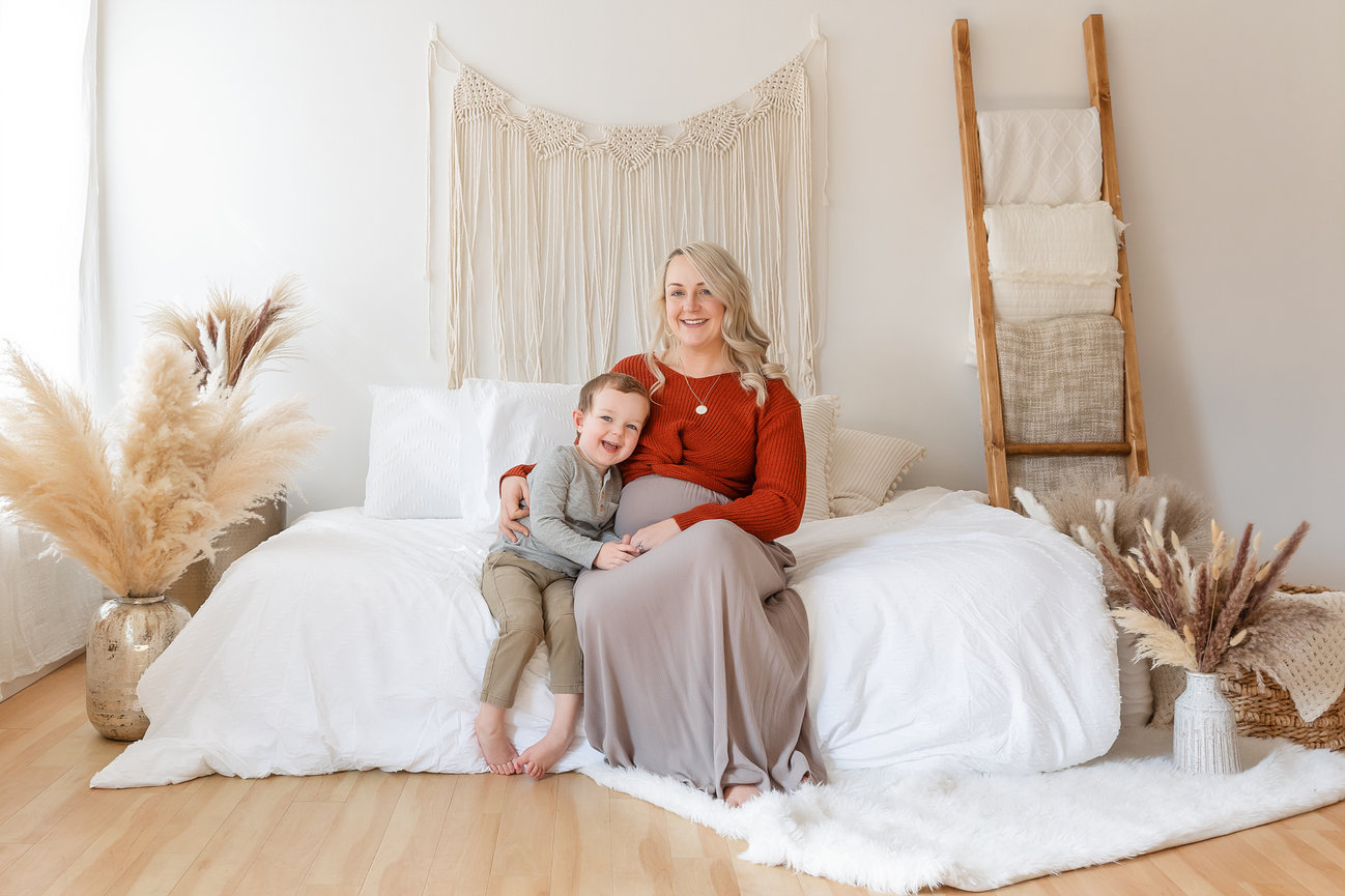 maternity photographer, la crosse maternity photographer, onalaska wisconsin photographer, maternity and newborn photography wisconsin, In studio maternity