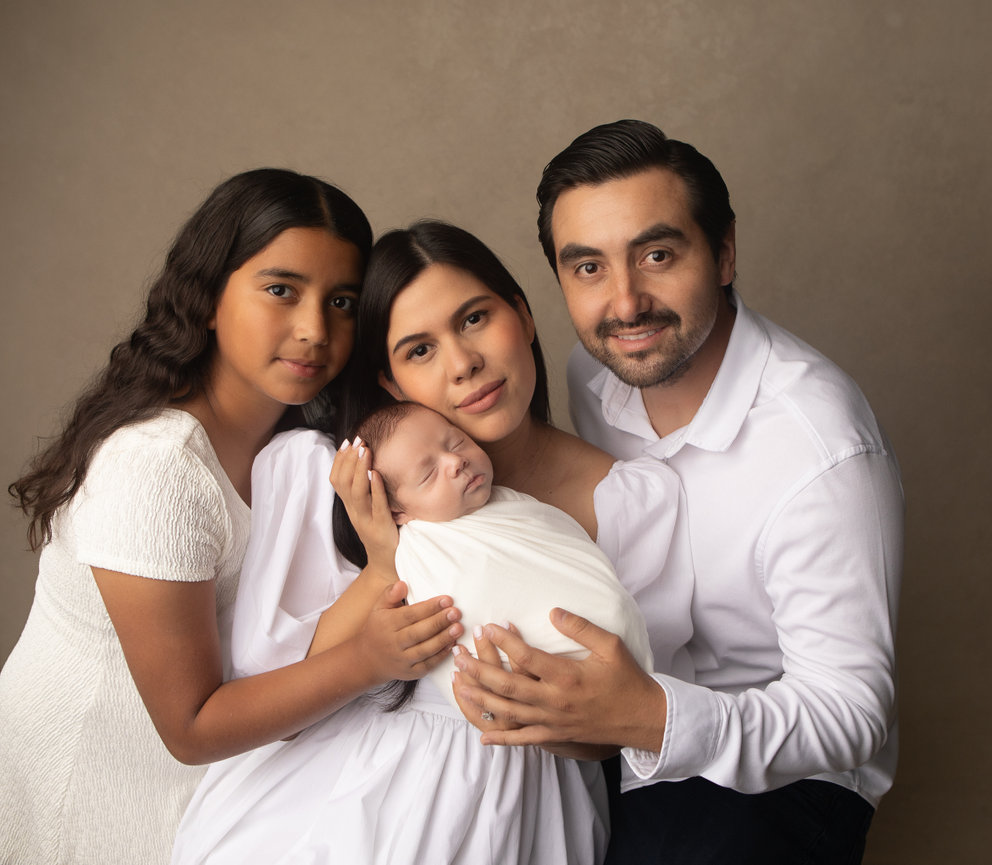ontario ca newborn photographer,ontario ca newborn photography, ontario studio photographer, Ontario newborn photography, ontario maternity session, ontario baby photo session, ontario cake smash photographer,