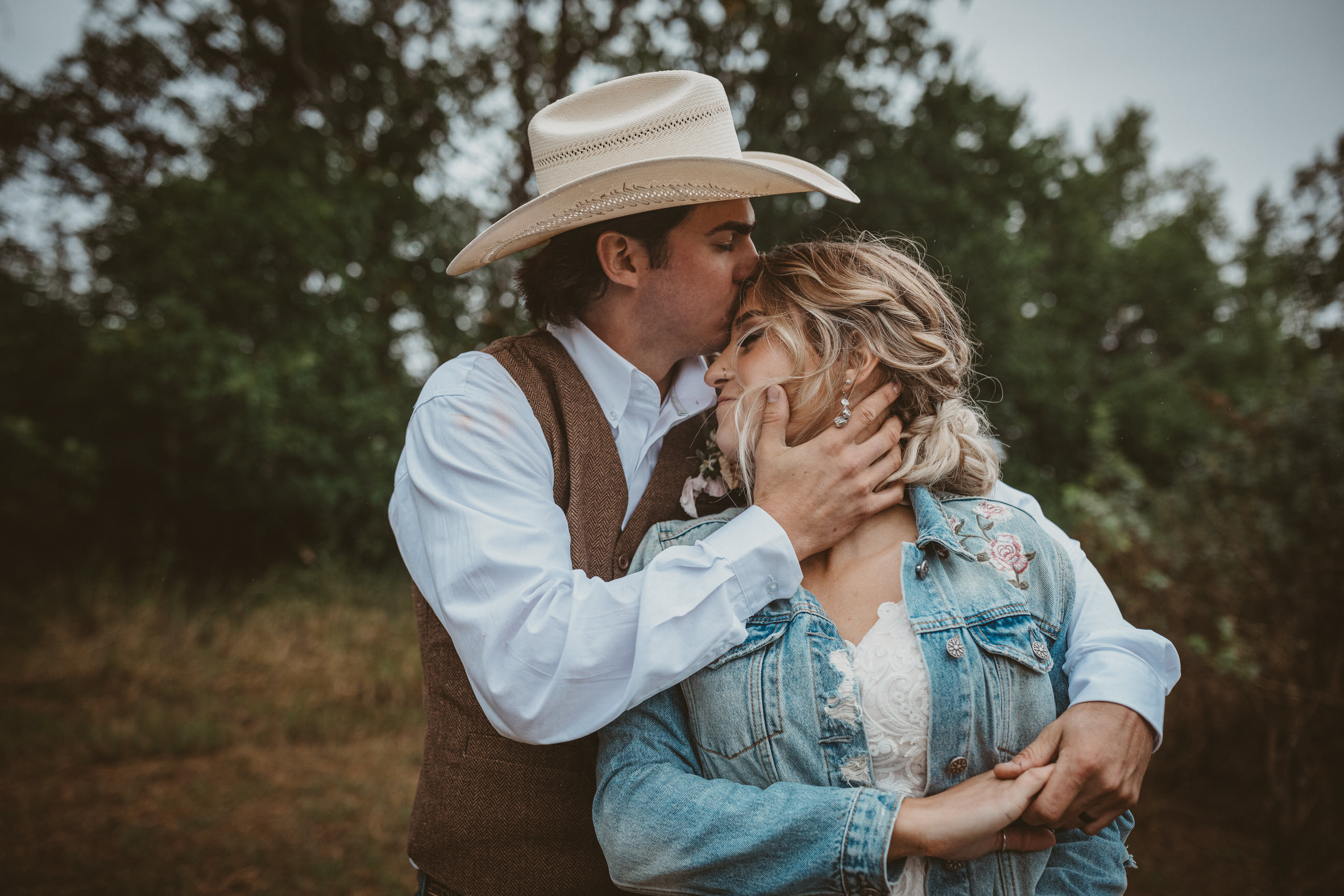 Twisted Tree Photography -Rustic and Real Wedding Photography