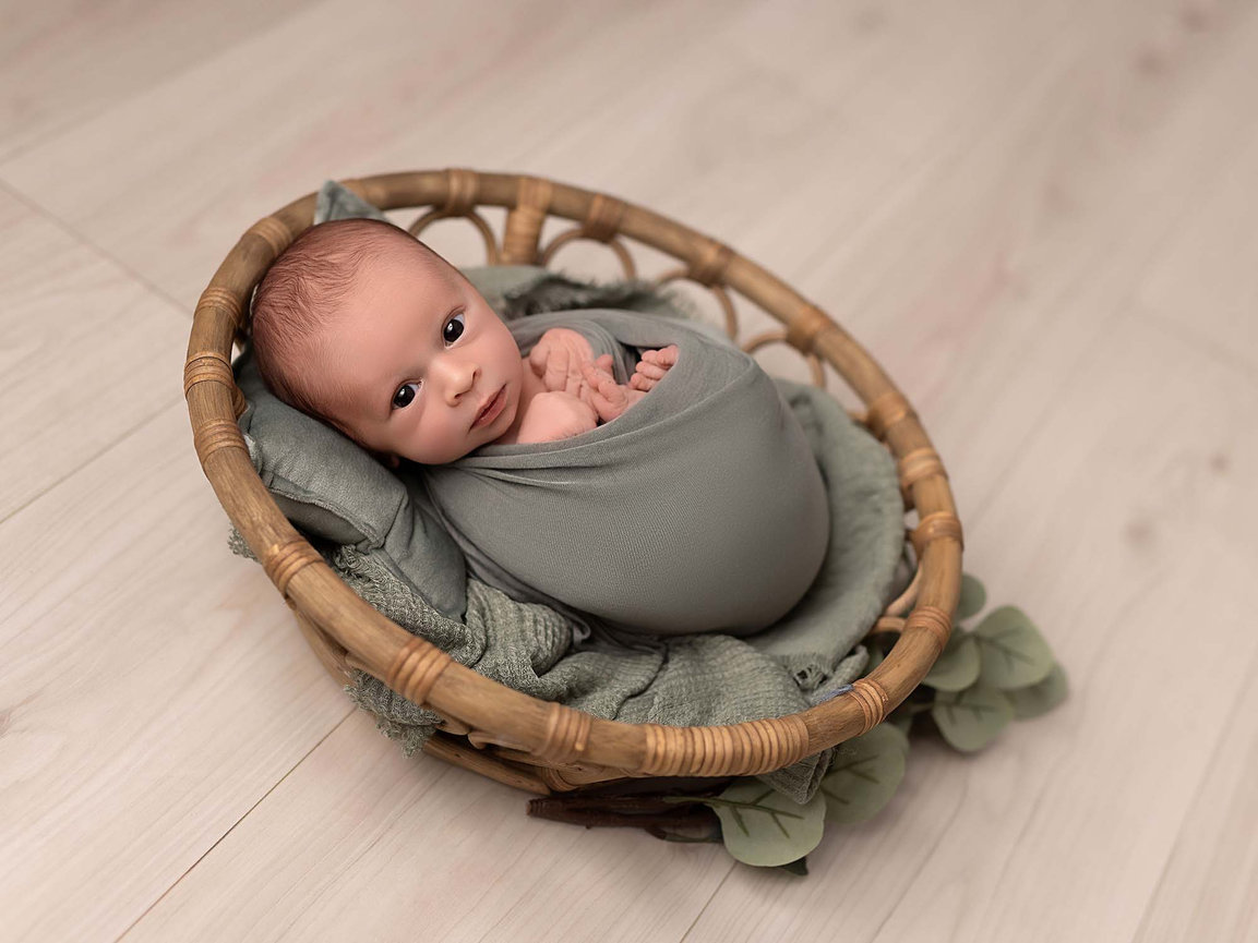 connecticut newborn photographer, newborn photography near me, newborn portraits connecticut, infant portrait sessions near me