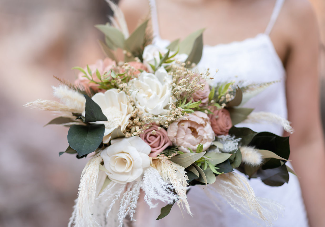 Elegant bridal bouquet with white and pink flowers