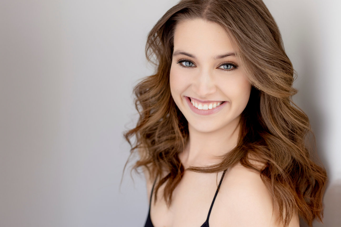 Professional contact page imagery for Shirin Tinati Photography serving Headshot, Branding and Portrait Photography clients in Philadelphia, New York, and New Jersey.