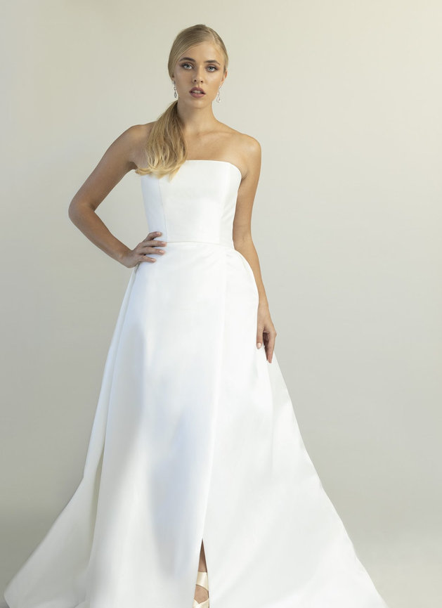 Simple Wedding Dresses | Discover the Best Simple Wedding Gowns &  Minimalist Wedding Dresses