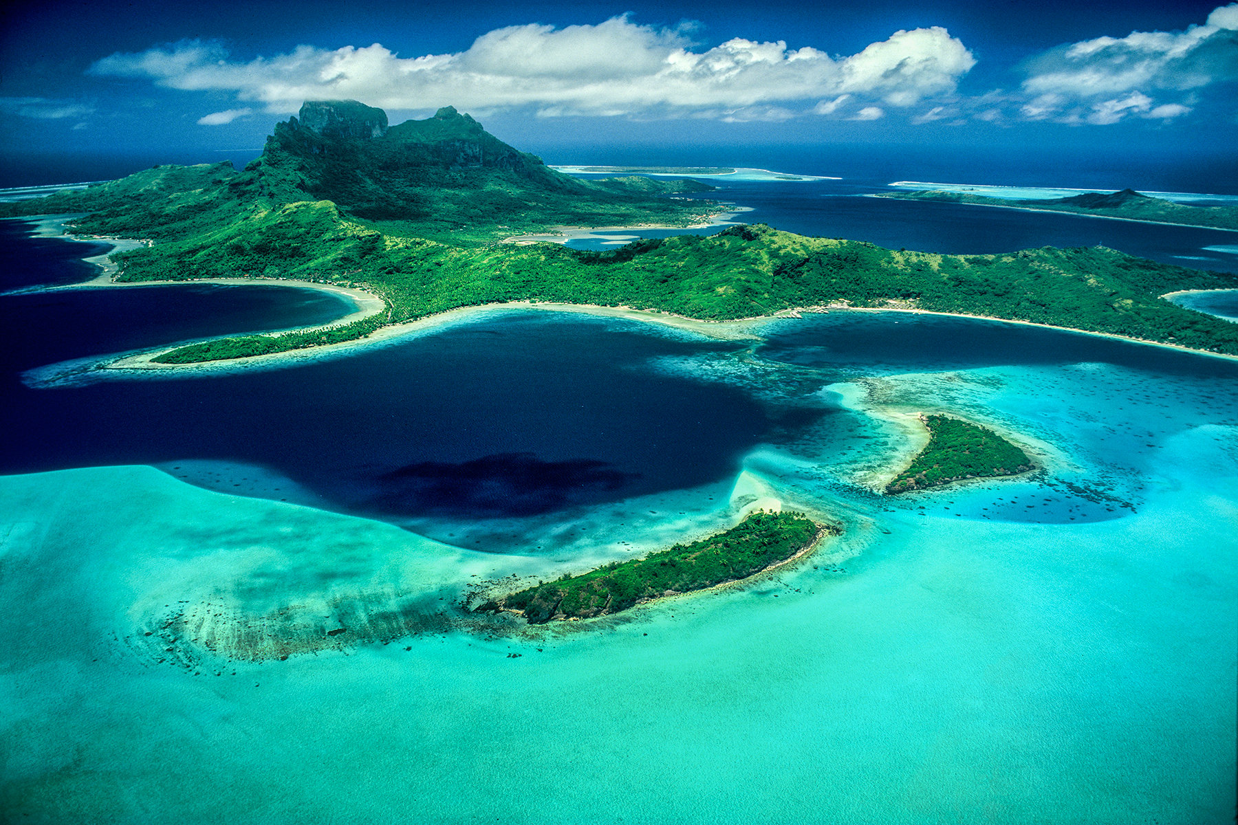 bora 「どこまでも」 Bora Bora from the air - Jim Zuckerman photography & photo tours