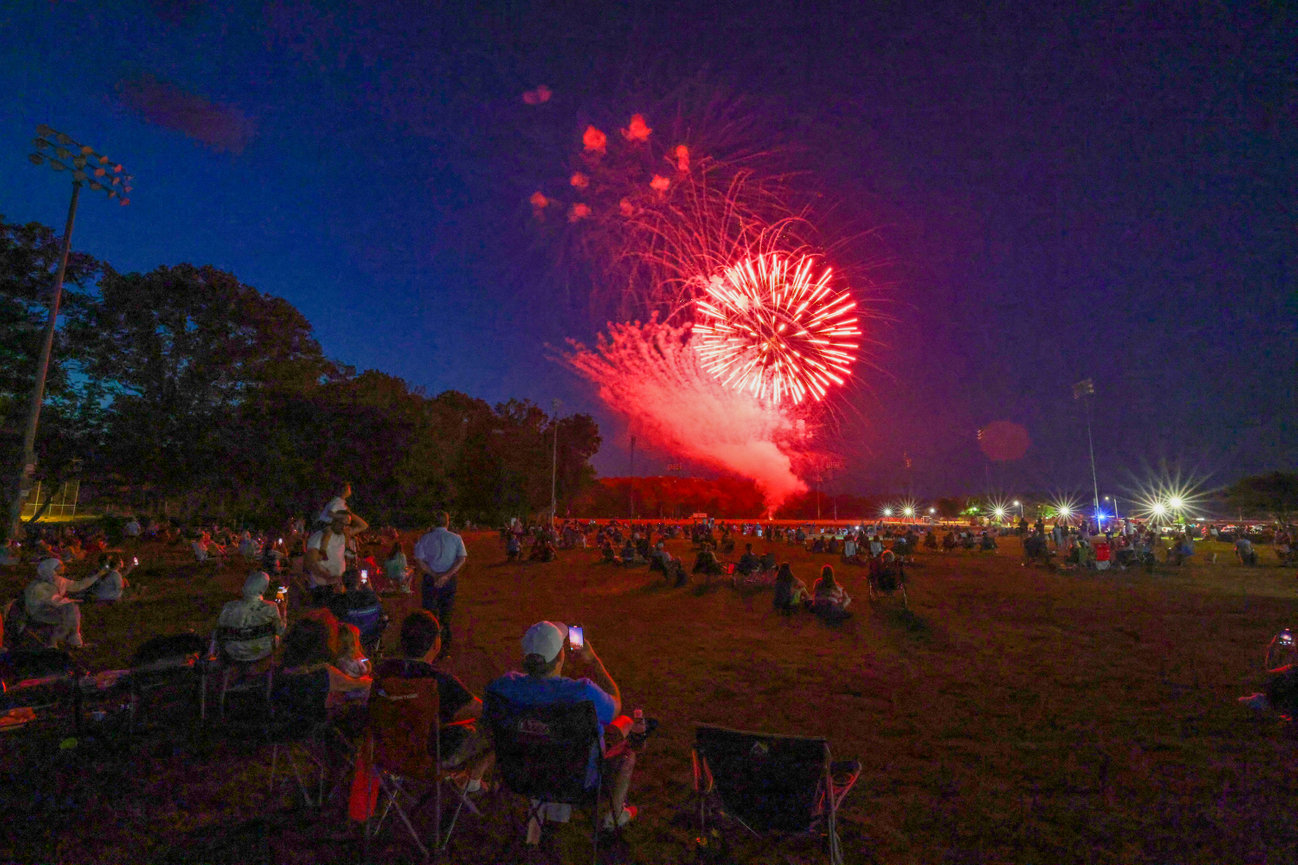 Clean and polished photography in Oxford, Mississippi for the 4th of July in Oxford website.