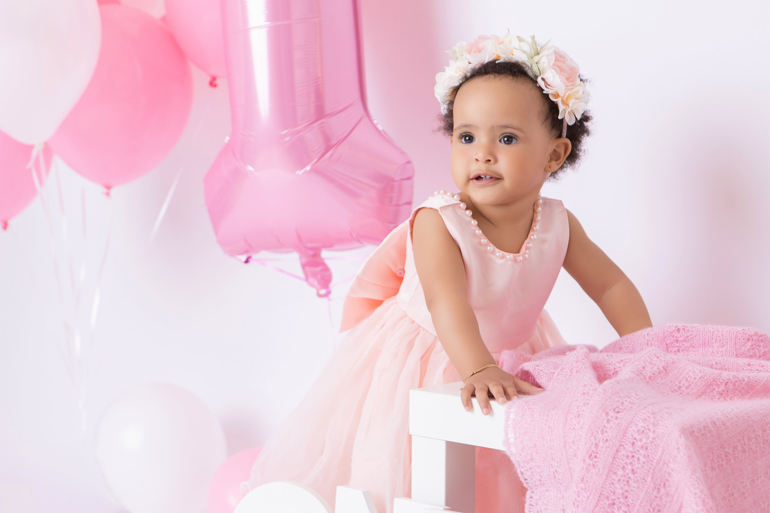 Calgary cake smash photography pink balloons tulle and bubbles first birthday session photo 5