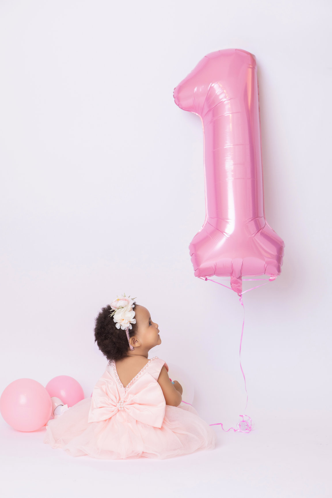 Calgary cake smash photography pink balloons tulle and bubbles first birthday session photo 12
