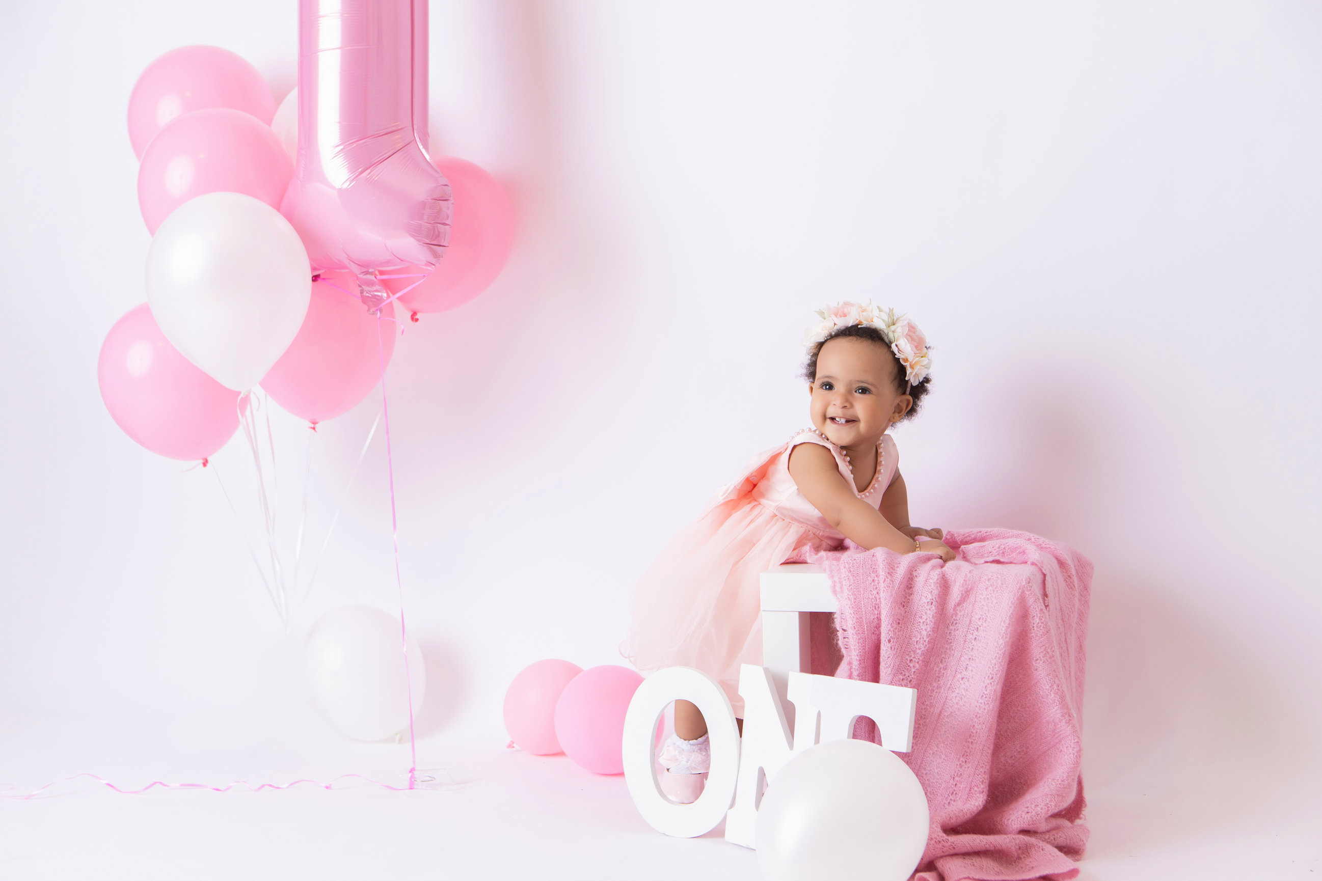 Calgary cake smash photography pink balloons tulle and bubbles first birthday session photo 2