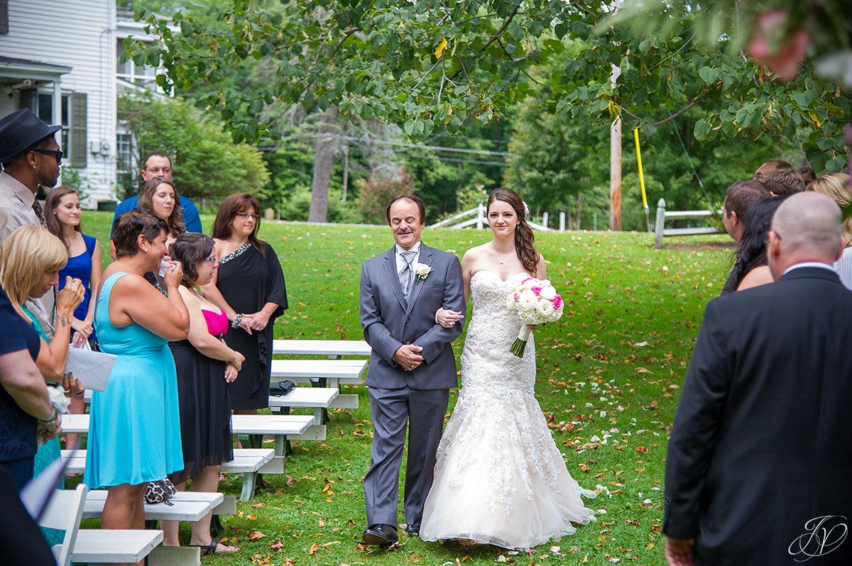 dad walking daughter down the aisle