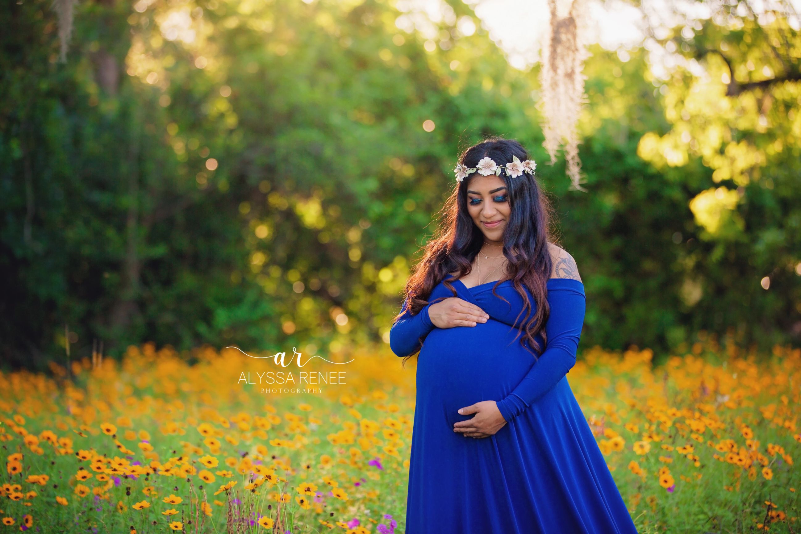 Beautiful maternity picture in flower fields of starke florida by alyssa renee photography